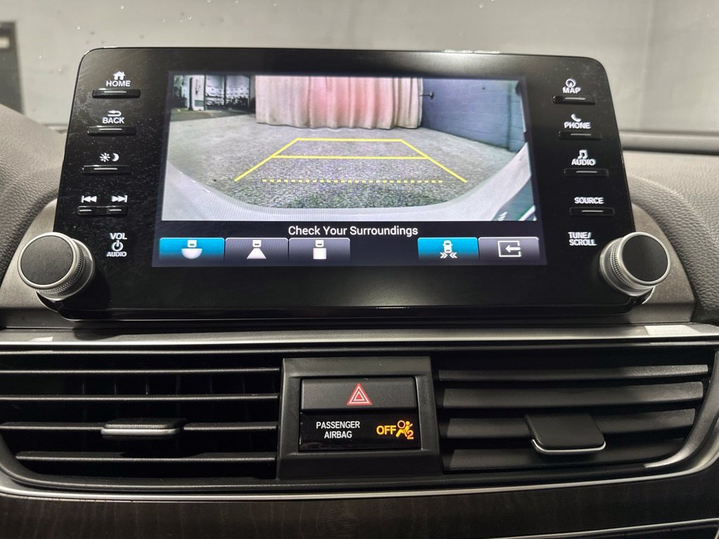 Used 2018 Honda Accord Touring image 10