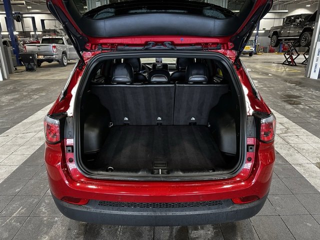 Used 2025 Jeep Compass Limited image 9