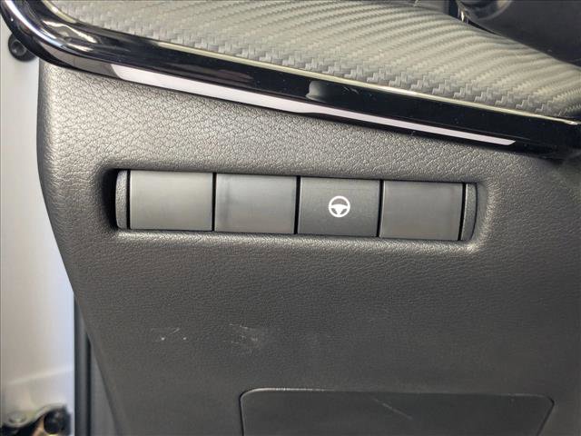 Used 2025 Nissan Kicks SR AWD/4WD image 11