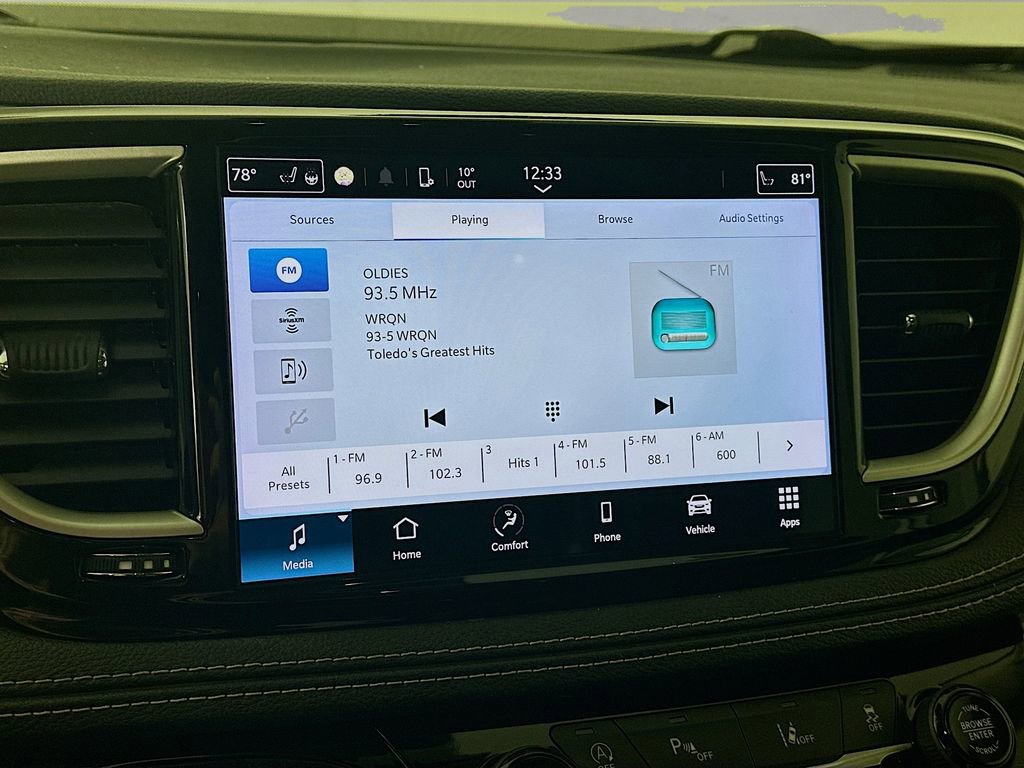 Used 2023 Chrysler Pacifica Touring-L image 20