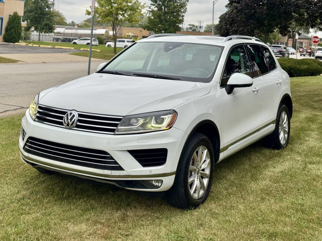 Used 2017 Volkswagen Touareg Sport image 1
