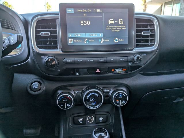 Used 2025 Hyundai Venue SEL image 18