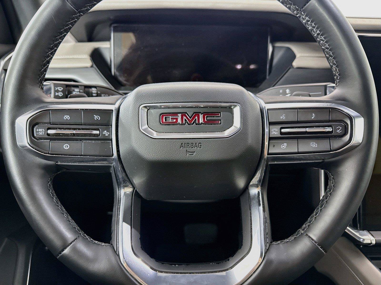 Used 2024 GMC Acadia Elevation AWD/4WD image 17