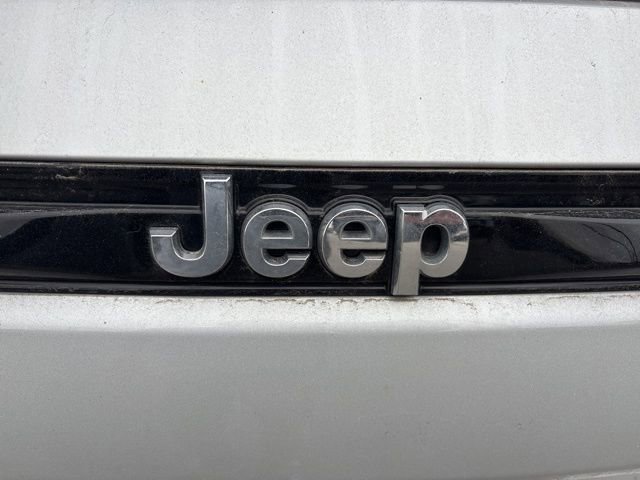 Used 2024 Jeep Grand Cherokee Laredo X image 15