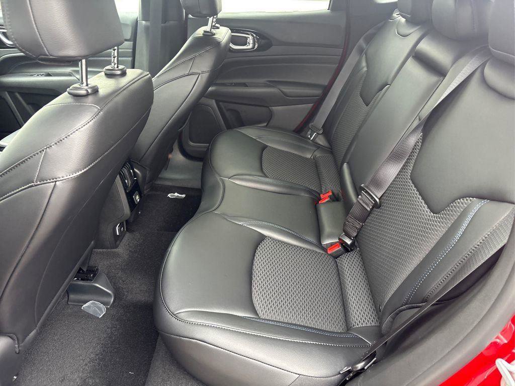New 2026 Jeep Compass Latitude image 10