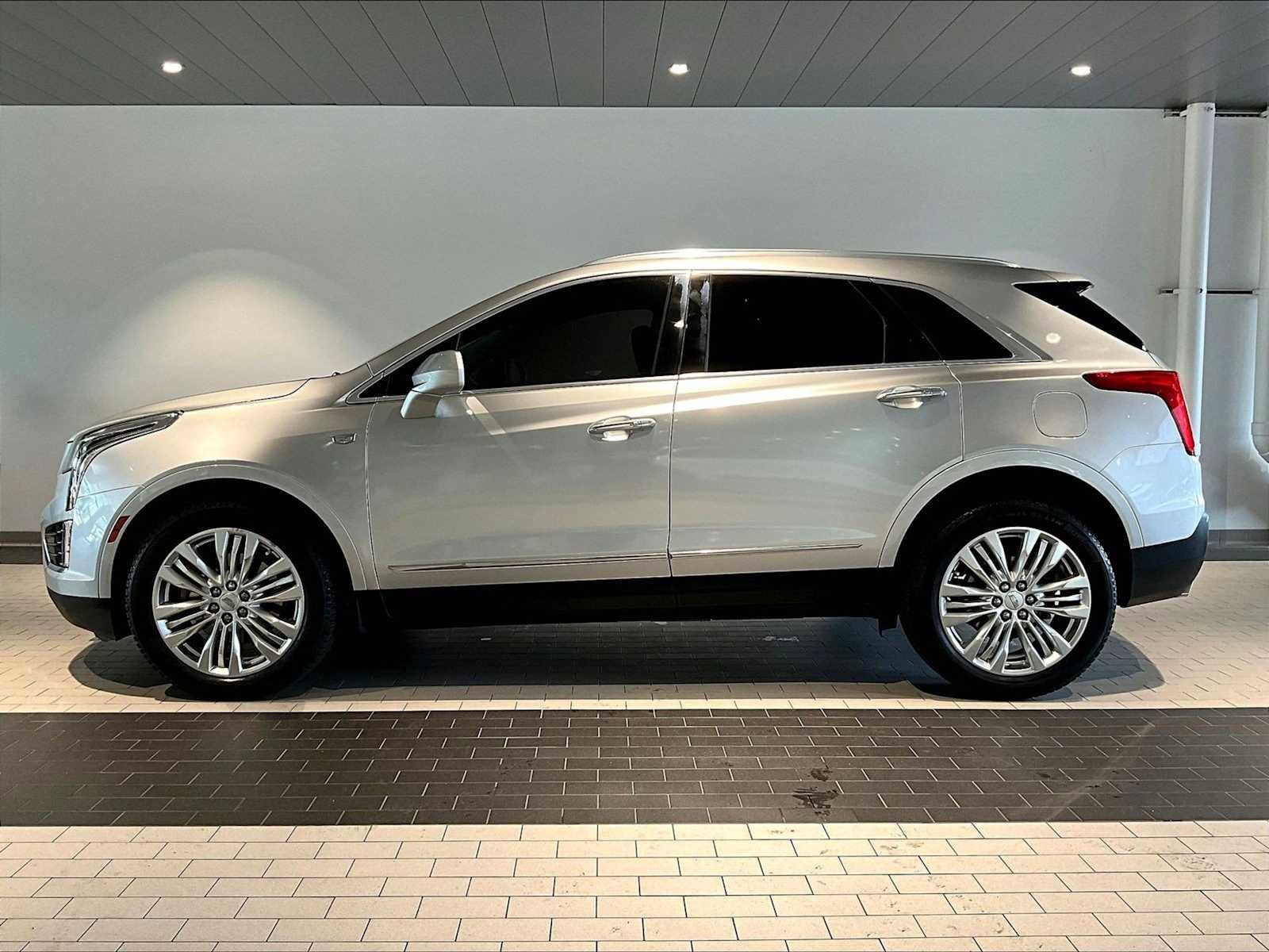 Used 2018 Cadillac XT5 Premium Luxury image 2