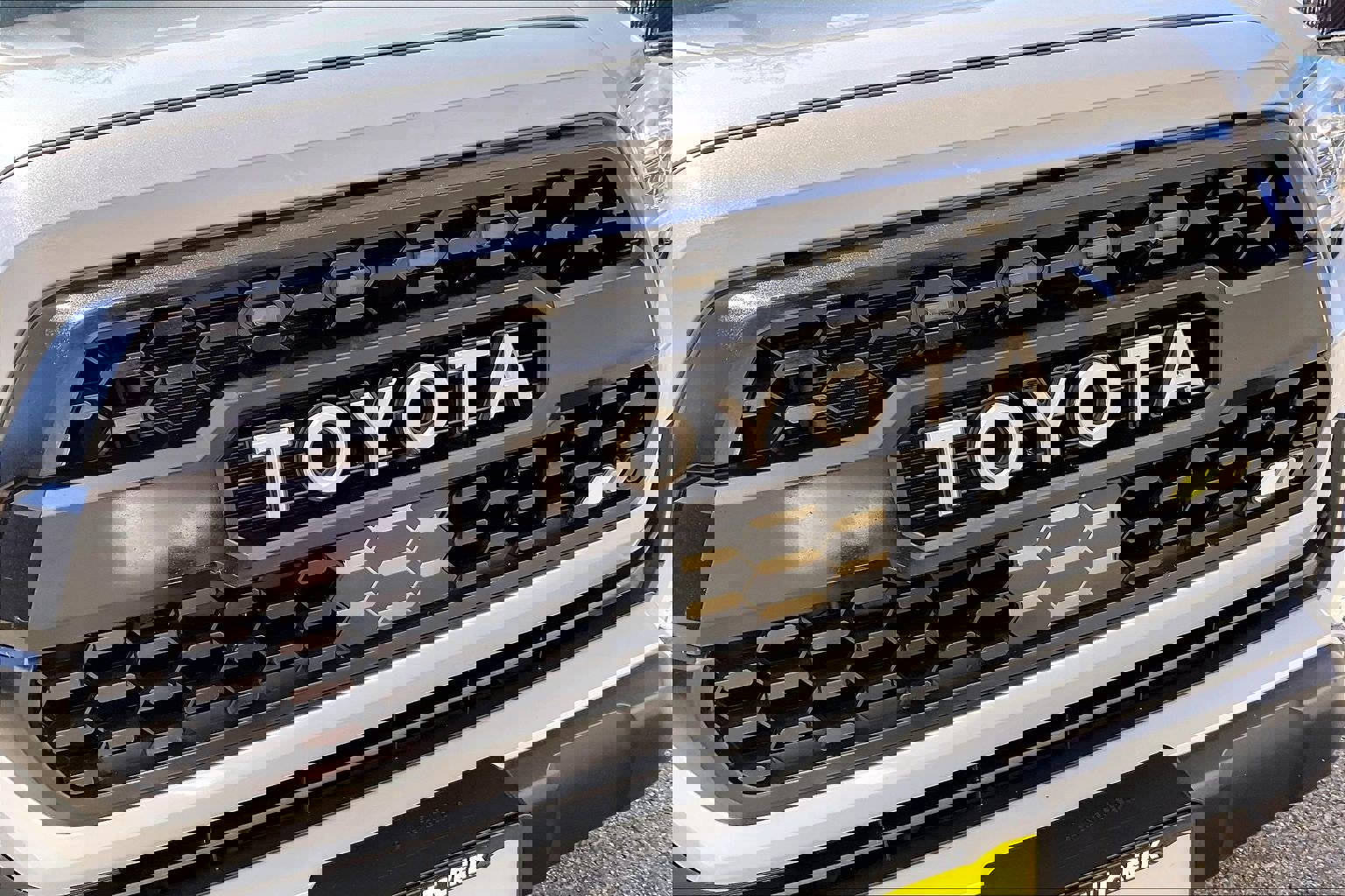 Used 2019 Toyota Tacoma TRD Off-Road w/ Technology Package image 29