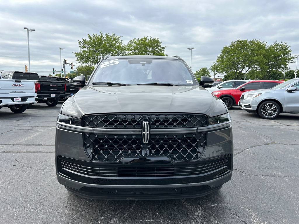 Used 2025 Lincoln Navigator Black Label AWD/4WD image 4