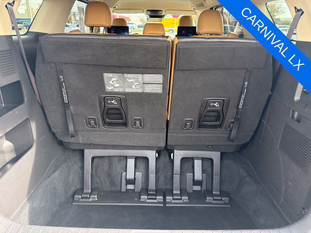 Used 2023 Kia Carnival LX FWD image 27
