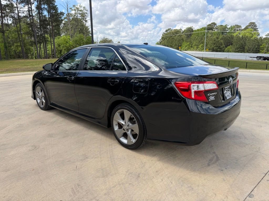 Used 2012 Toyota Camry SE image 3
