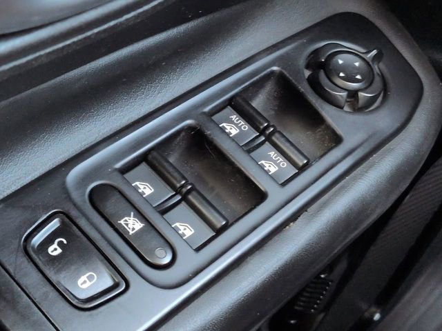 Used 2017 Jeep Renegade Altitude FWD image 23