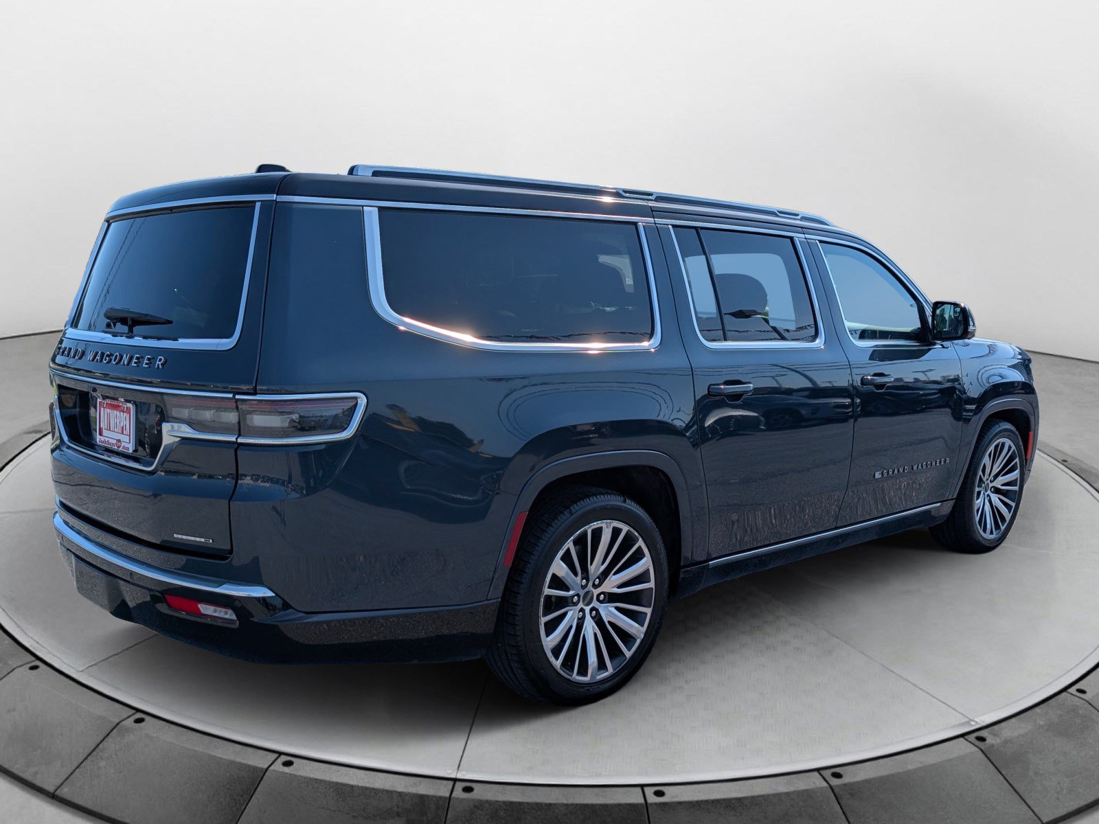 Used 2024 Jeep Grand Wagoneer L Series III AWD/4WD image 3