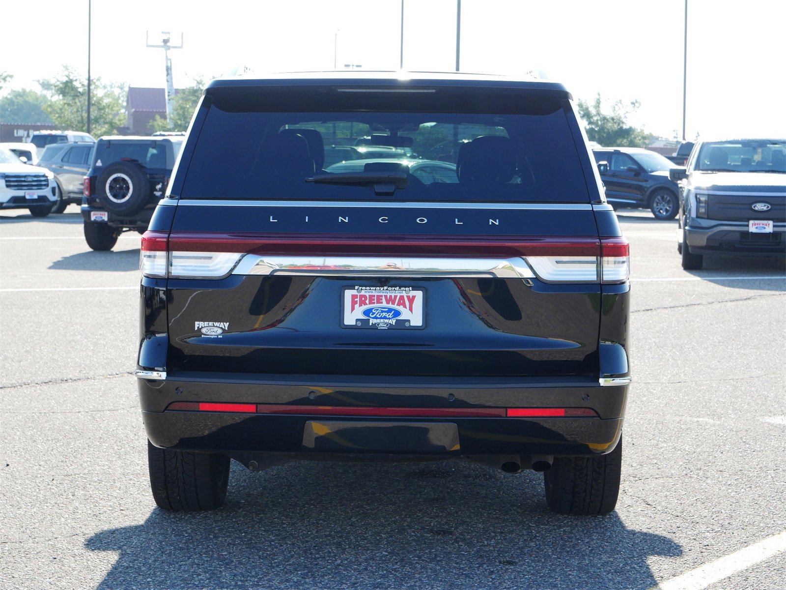 Used 2024 Lincoln Navigator Premiere image 4