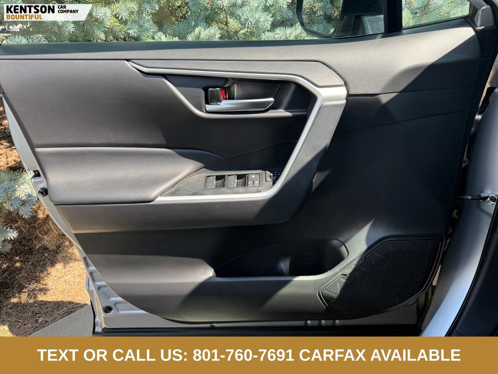 Used 2025 Toyota RAV4 XLE AWD/4WD image 19