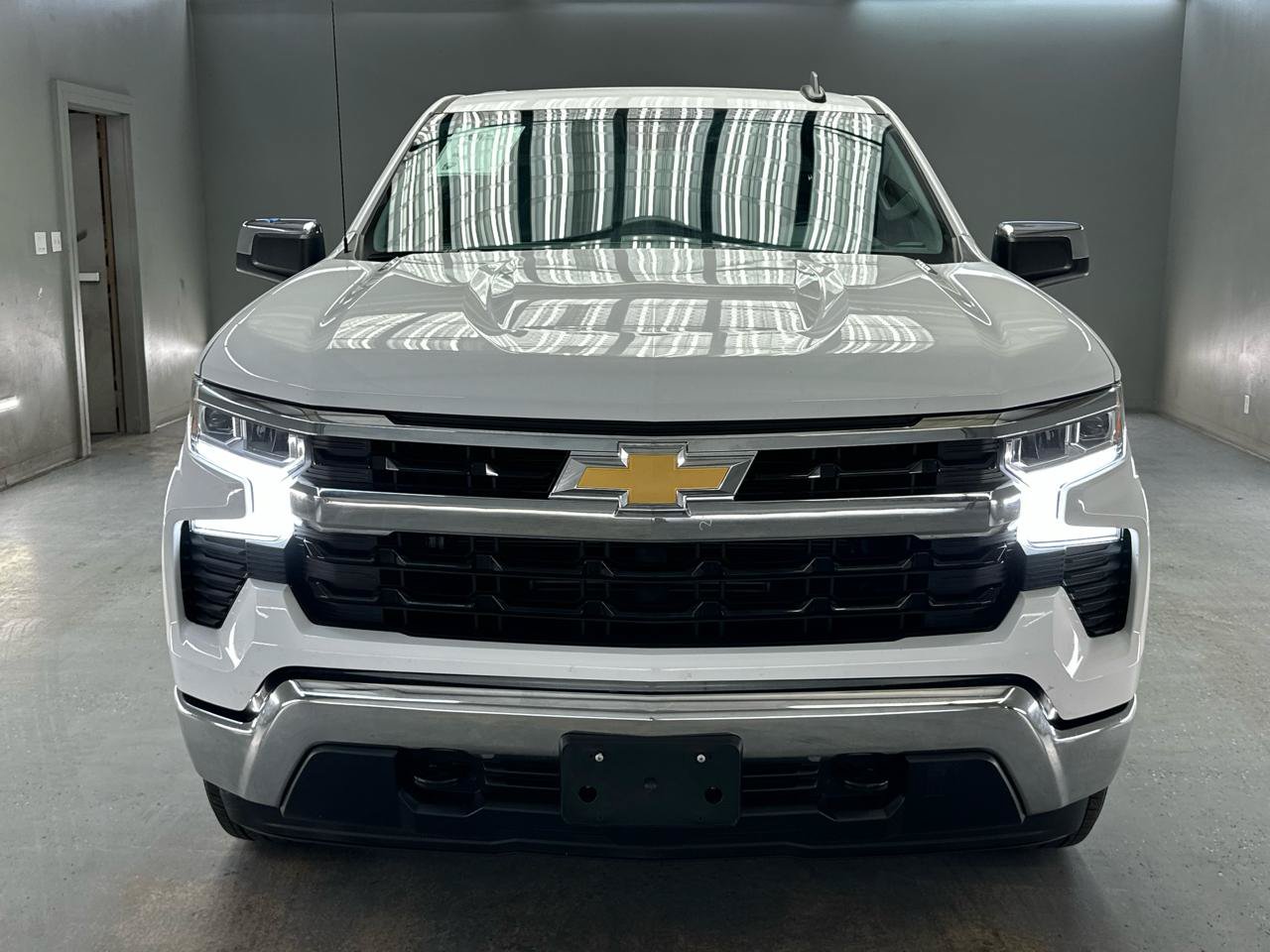 Used 2024 Chevrolet Silverado 1500 LT AWD/4WD image 2