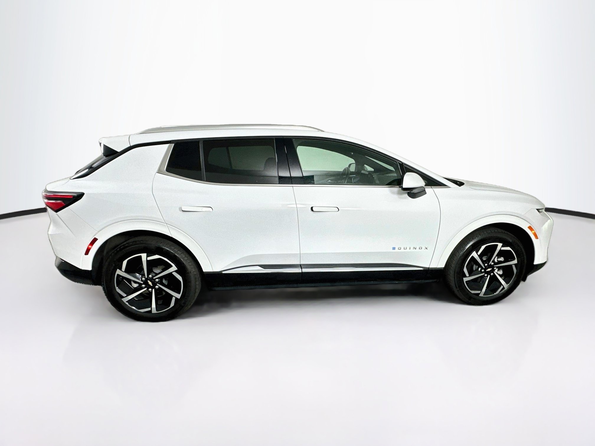 Used 2024 Chevrolet Equinox EV LT w/ LPO, All-Weather Mat Package FWD image 10
