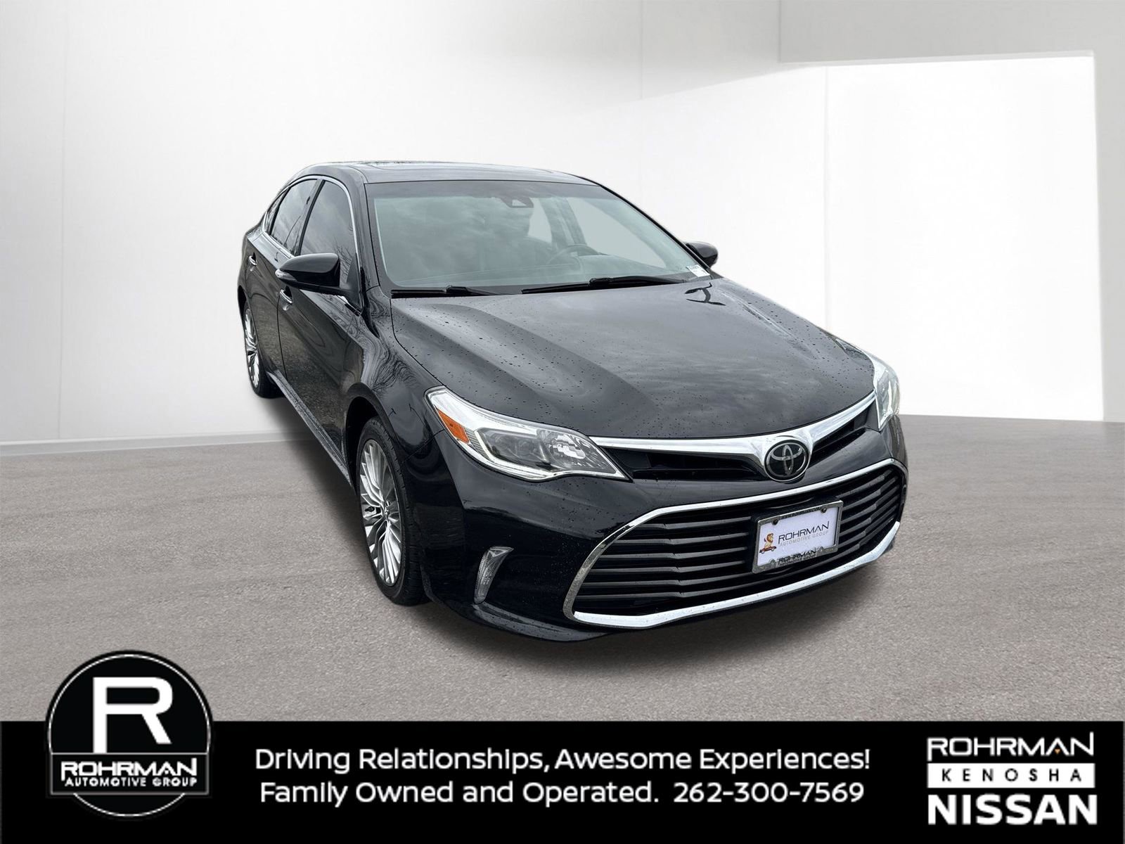Used 2016 Toyota Avalon Limited w/ Toyota Safety Sense Package image 3