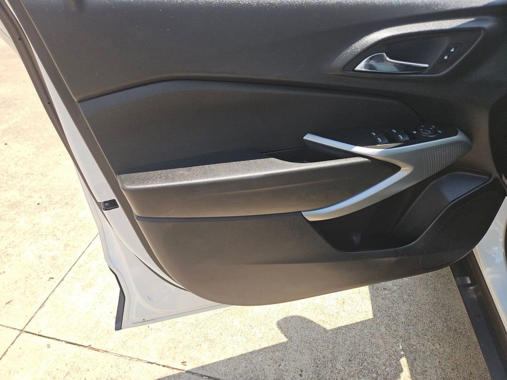 Used 2025 Chevrolet Trax LS FWD image 14