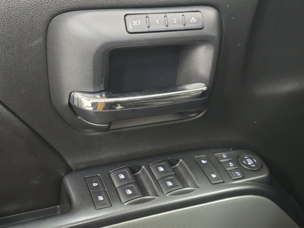 Used 2016 Chevrolet Silverado 1500 LTZ Z71 image 25