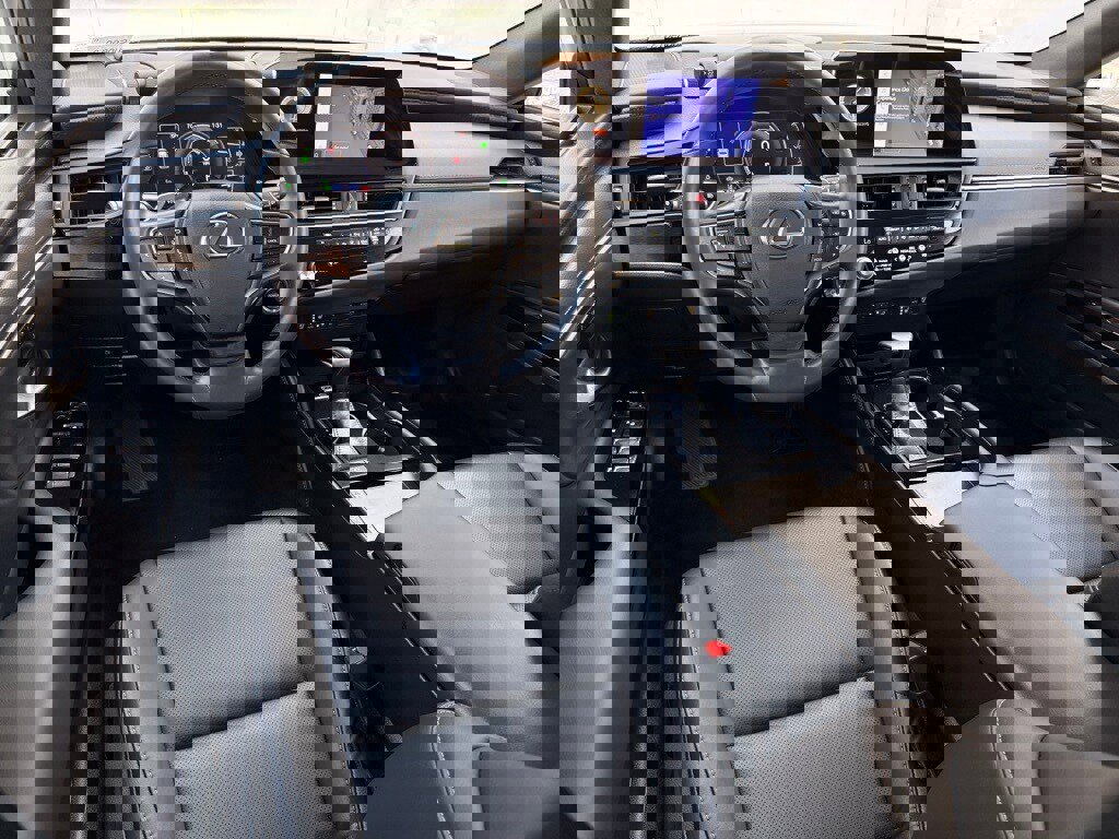 Certified 2025 Lexus ES 300h w/ Premium Package image 13