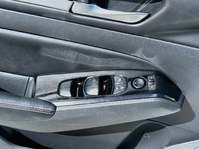 Used 2024 Nissan Altima 2.5 SR FWD image 17