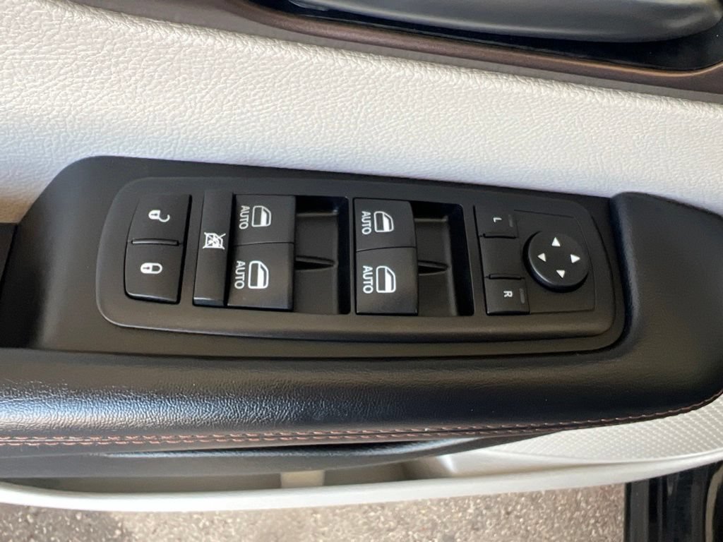 Used 2017 Chrysler Pacifica Touring-L Plus w/ Advanced Safetytec Group FWD image 43