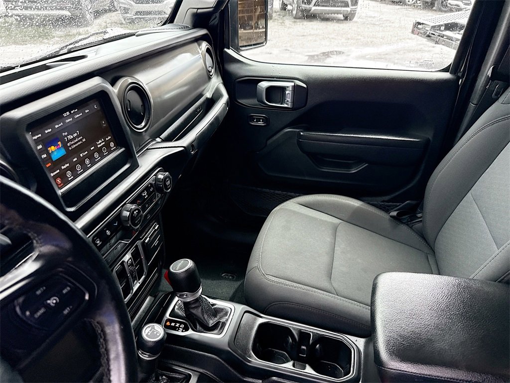 Used 2022 Jeep Gladiator Willys image 24