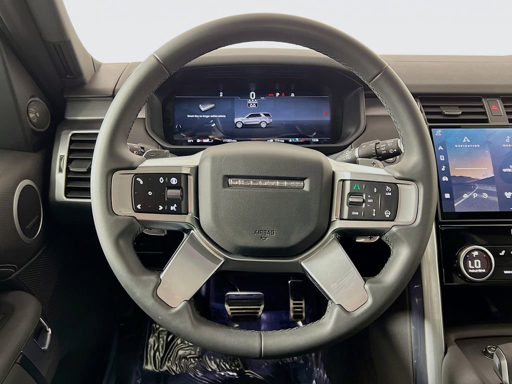 Used 2025 Land Rover Discovery Dynamic SE image 11