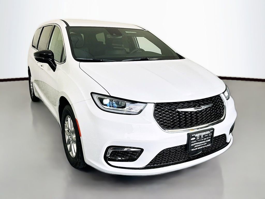 New 2026 Chrysler Pacifica Select FWD video 1