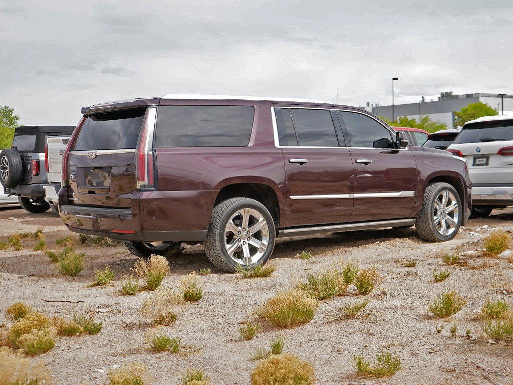 Used 2017 Cadillac Escalade ESV Premium Luxury AWD/4WD image 4