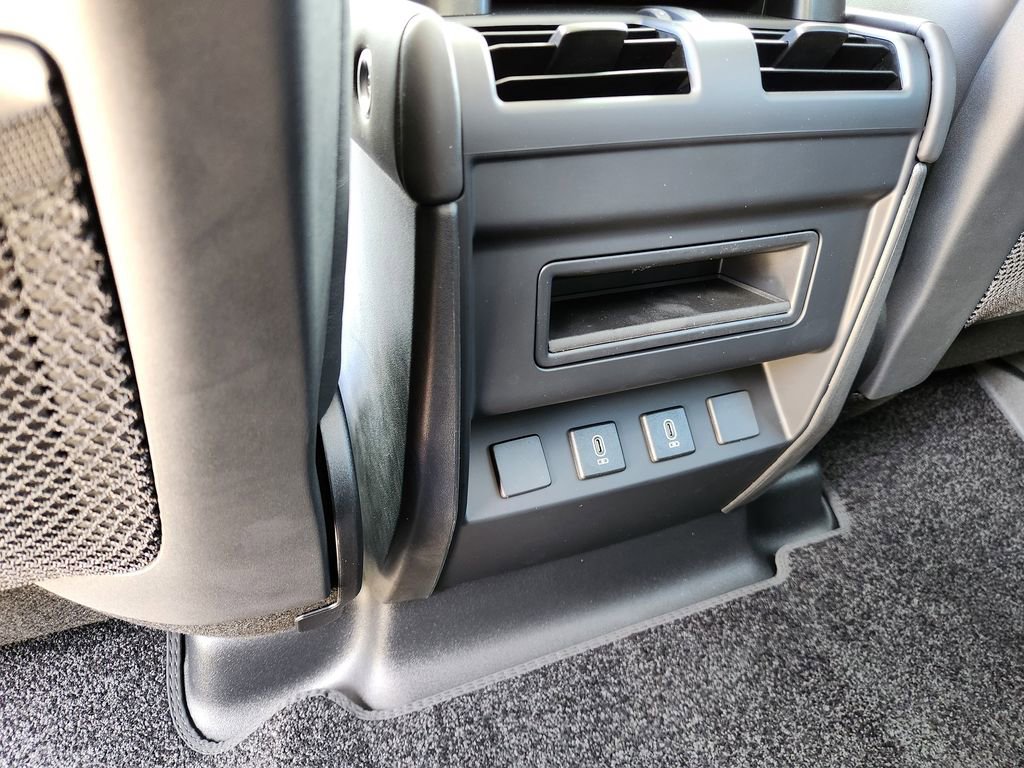 New 2026 Land Rover Defender 110 X-Dynamic SE AWD/4WD image 12