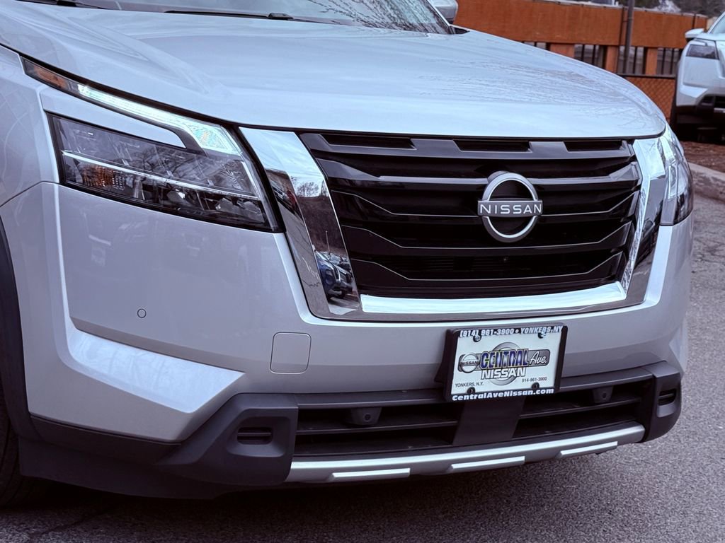 Used 2023 Nissan Pathfinder SL image 8