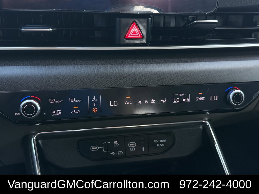 Used 2025 Kia Carnival EX FWD image 21