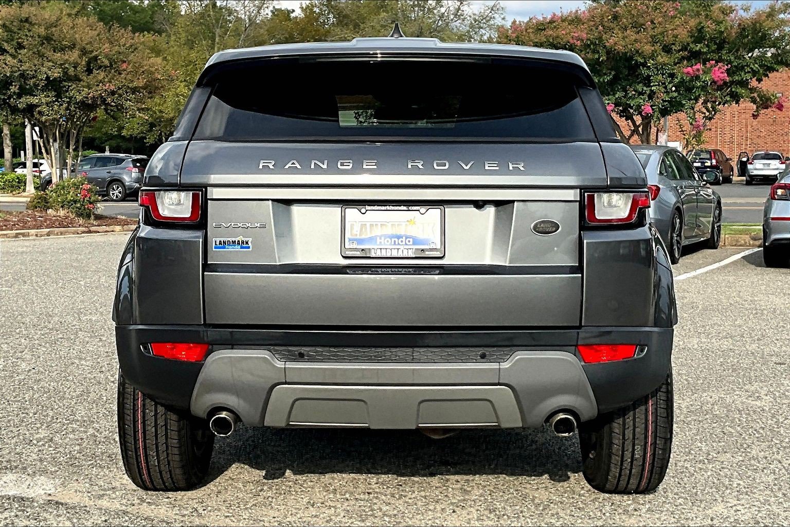 Used 2019 Land Rover Range Rover Evoque SE AWD/4WD image 4