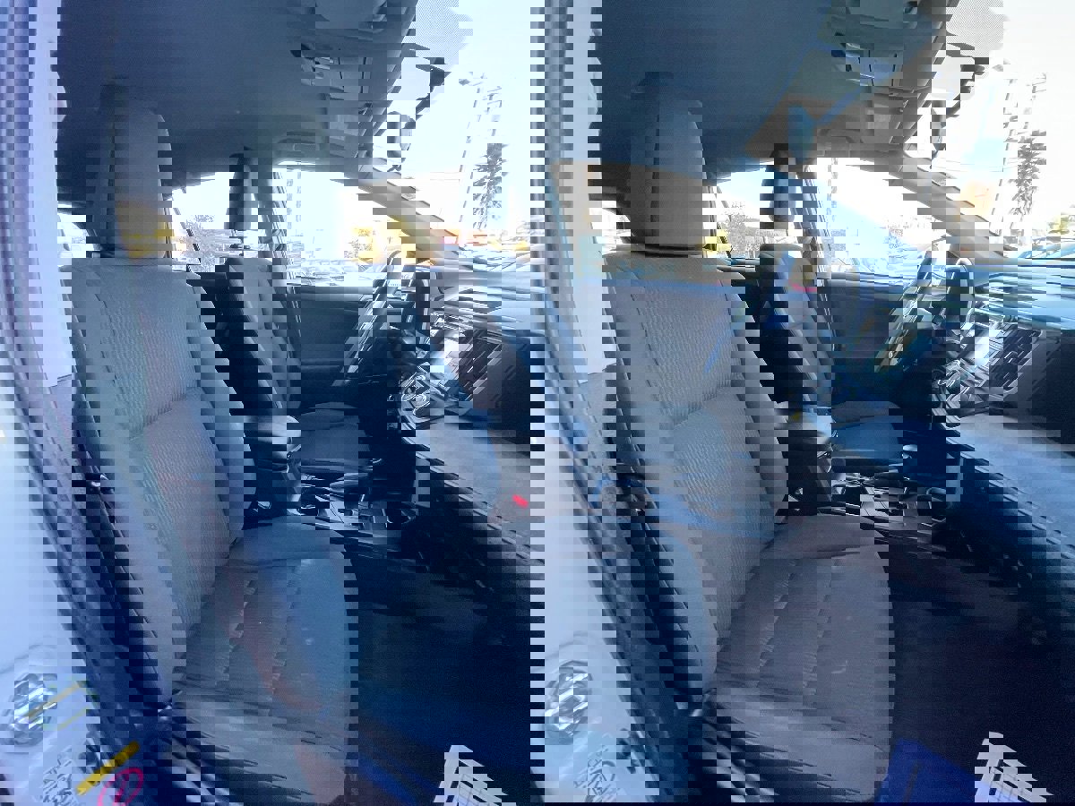 Used 2016 Toyota RAV4 LE image 13