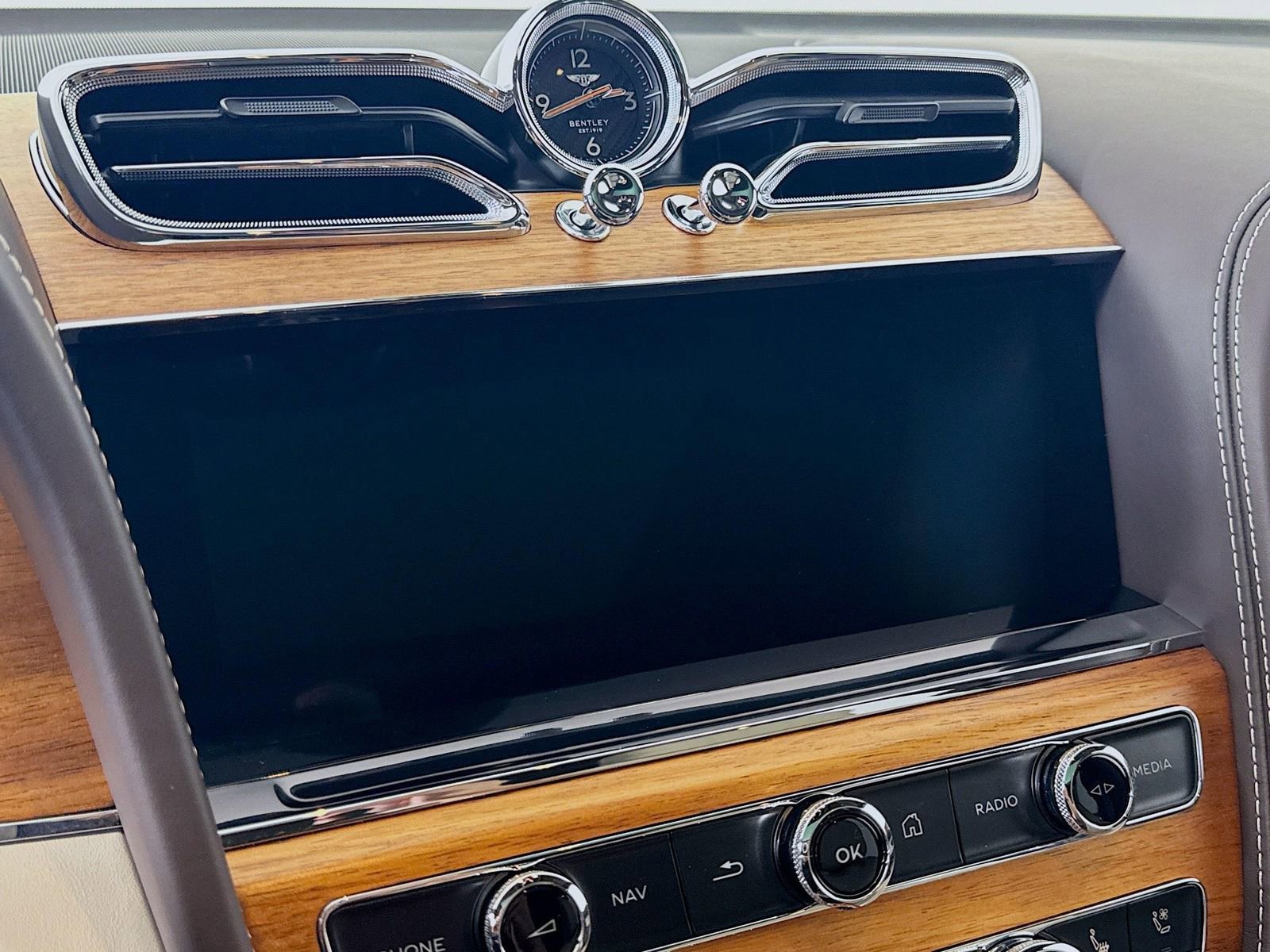 Certified 2023 Bentley Bentayga image 14