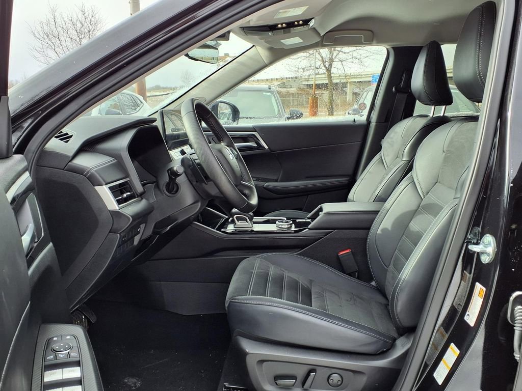 Used 2025 Mitsubishi Outlander SE image 20