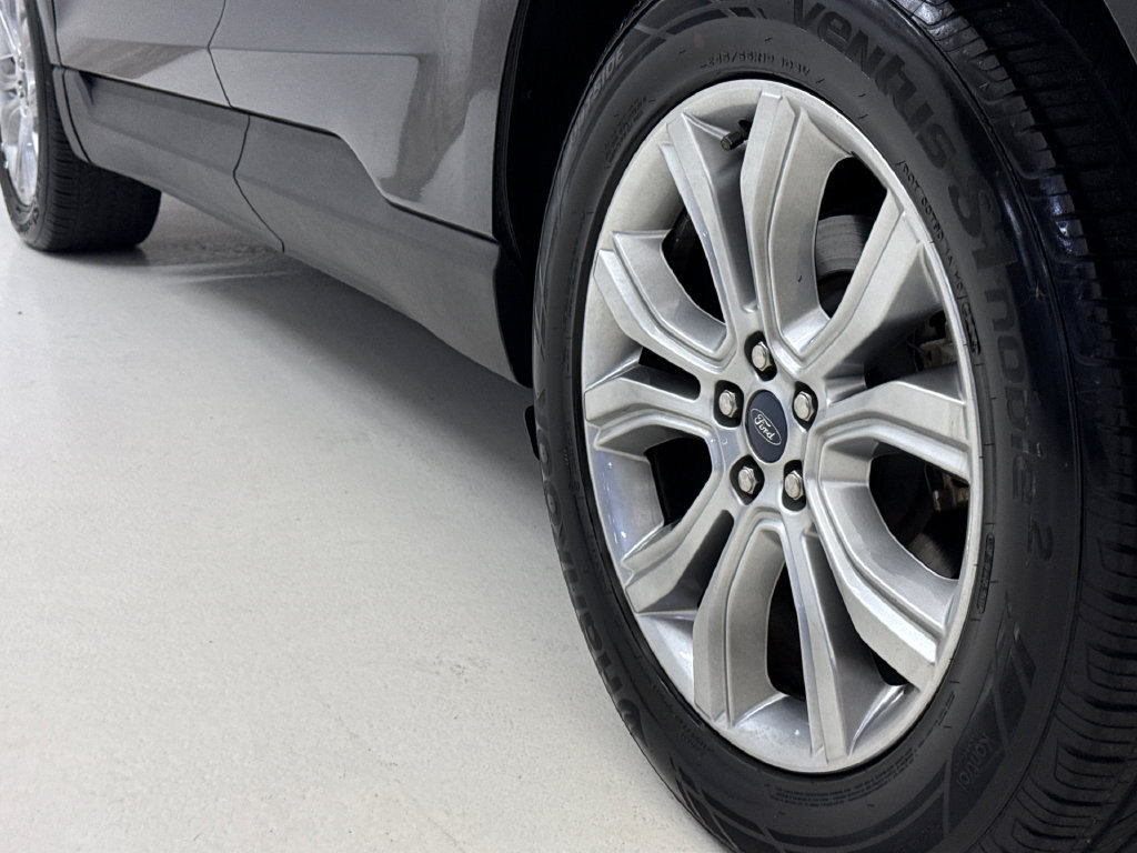Used 2019 Ford Edge Titanium w/ Equipment Group 301A AWD/4WD image 11