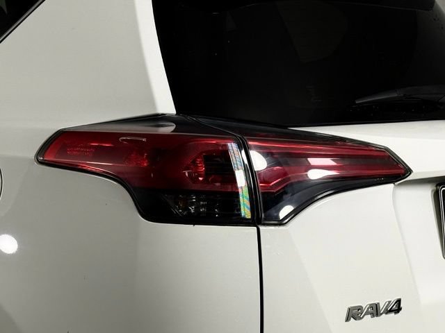 Used 2017 Toyota RAV4 XLE w/ Premium Special Value Package AWD/4WD image 17
