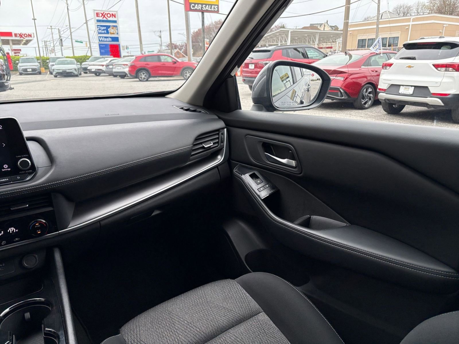 Used 2025 Nissan Rogue SV image 36