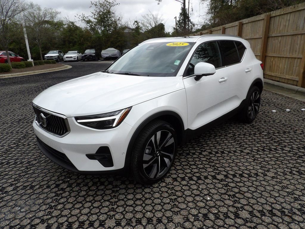 Certified 2025 Volvo XC40 B5 Plus w/ Protection Package Premier AWD/4WD image 4