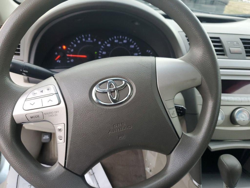 Used 2011 Toyota Camry LE image 15