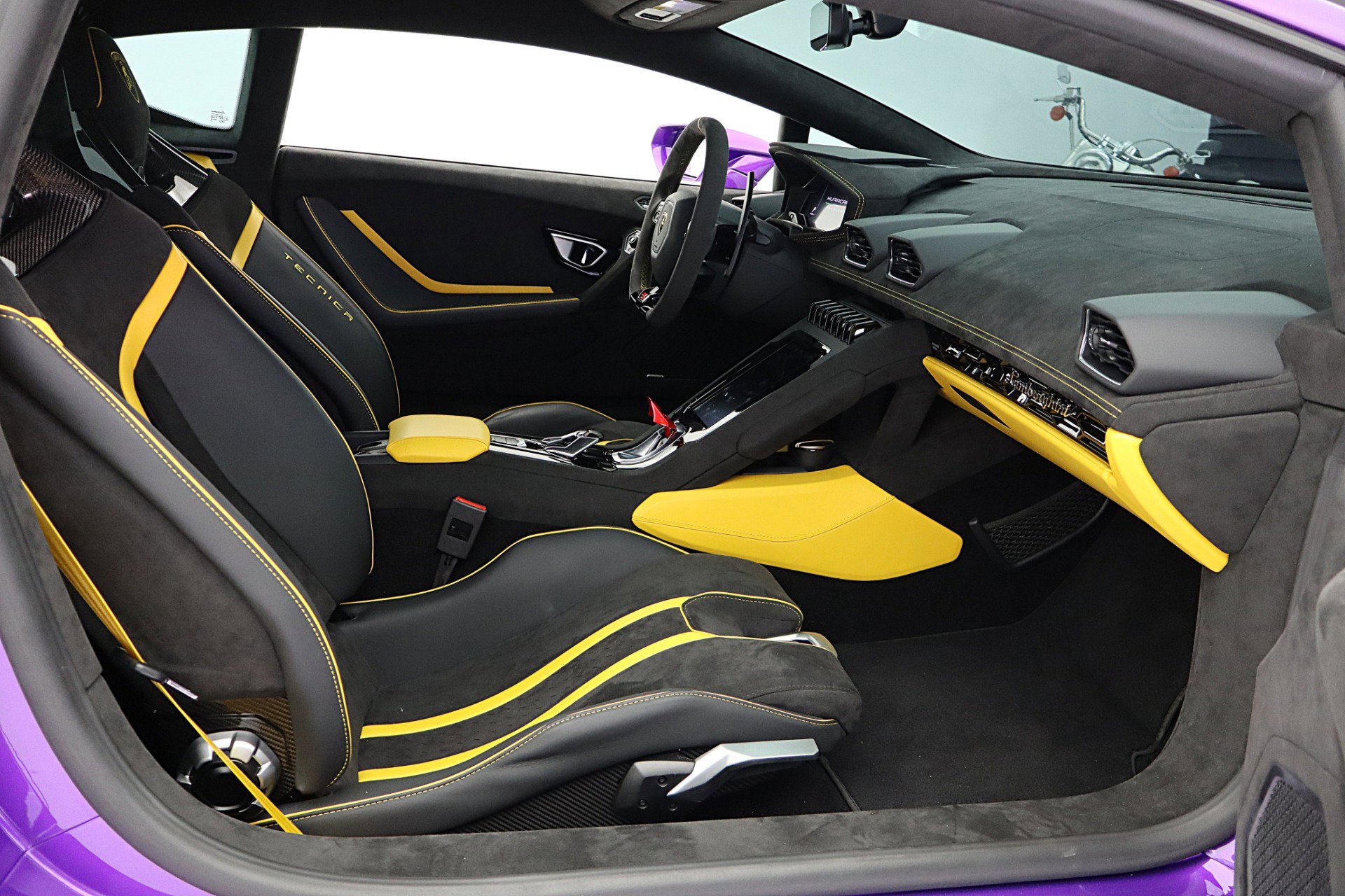 Used 2024 Lamborghini Huracan Tecnica RWD image 33