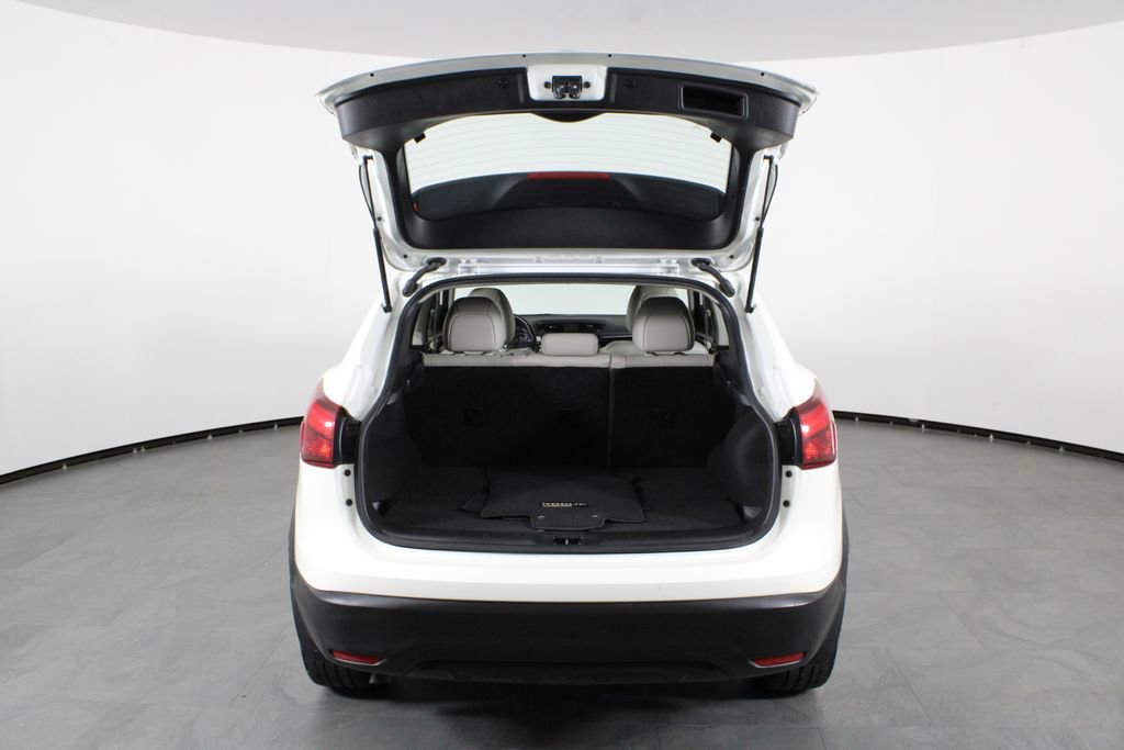 Certified 2017 Nissan Rogue Sport SL FWD image 16