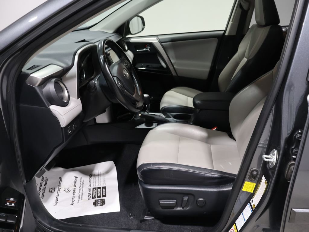 Used 2018 Toyota RAV4 Limited w/ Advanced Technology Package image 11