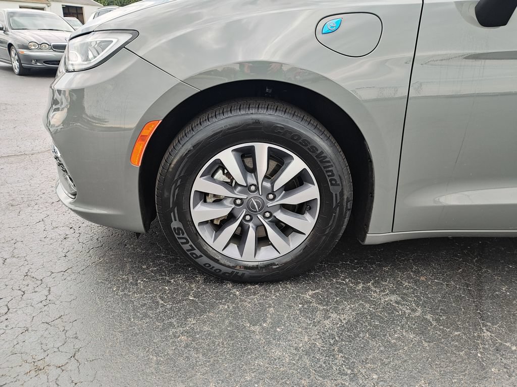 Used 2023 Chrysler Pacifica Touring-L FWD image 10
