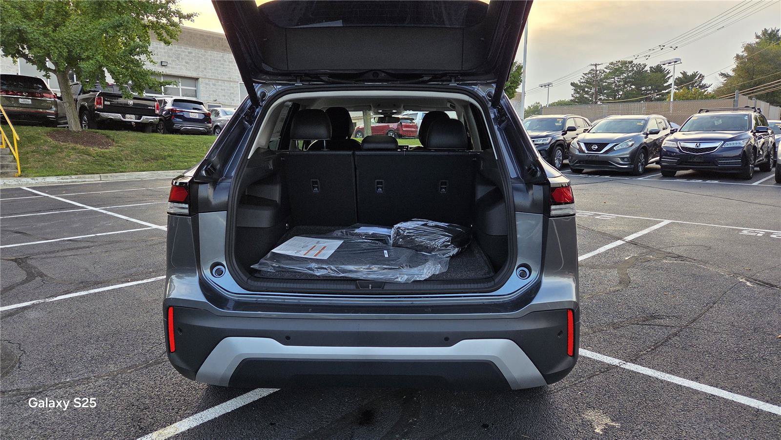 New 2026 Volkswagen Tiguan SE FWD image 5
