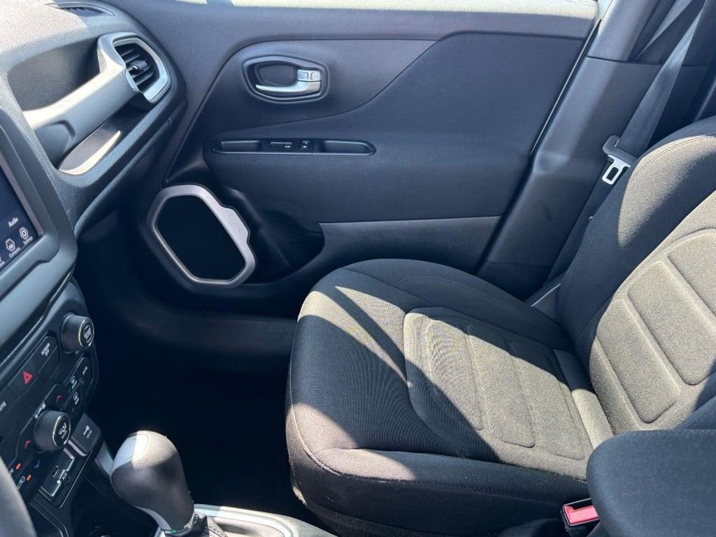 Used 2020 Jeep Renegade Latitude FWD image 13