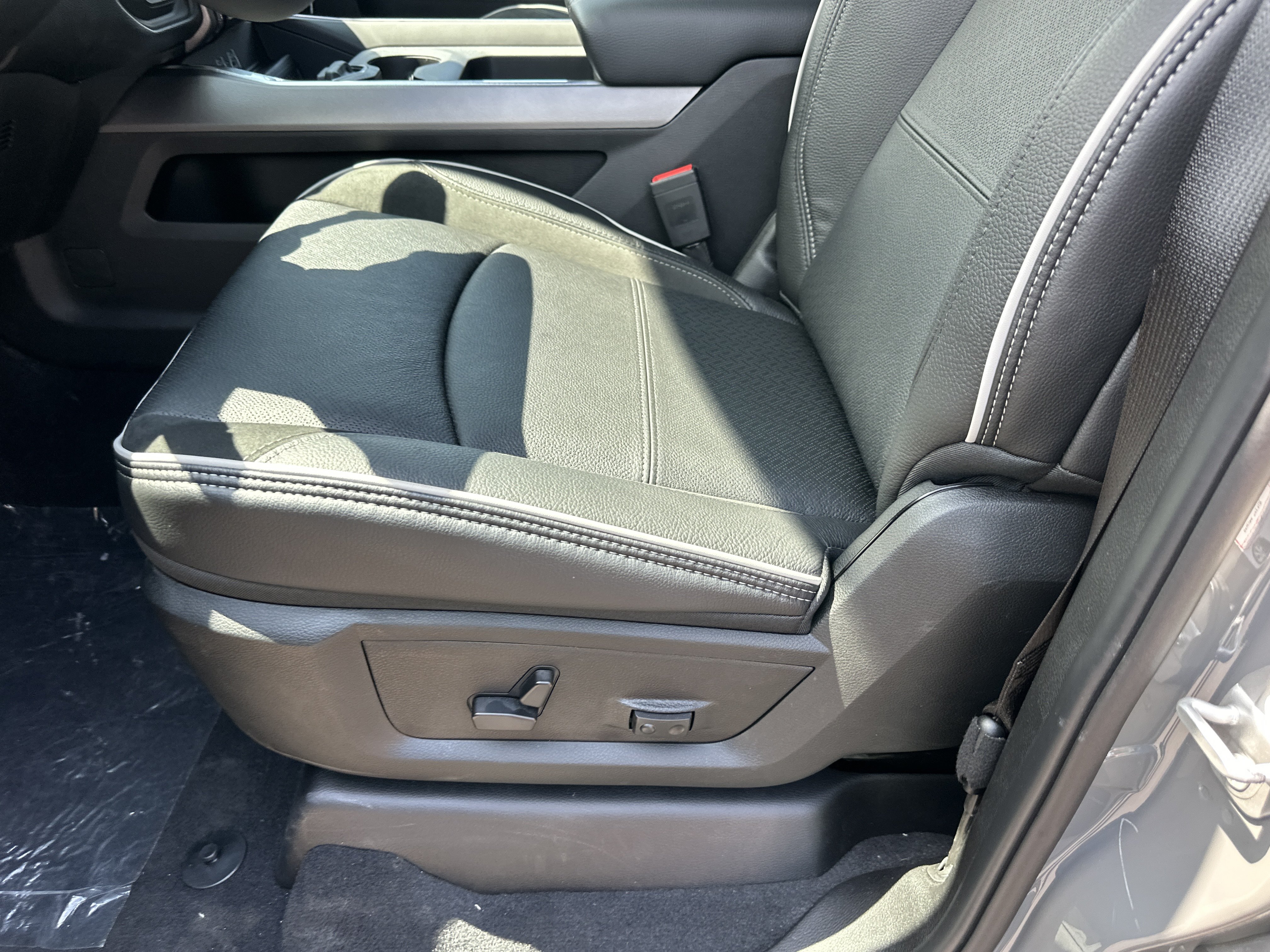 New 2026 RAM 2500 Laramie AWD/4WD image 30