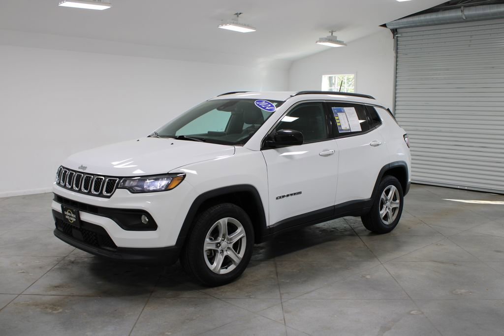 Used 2024 Jeep Compass Latitude image 4